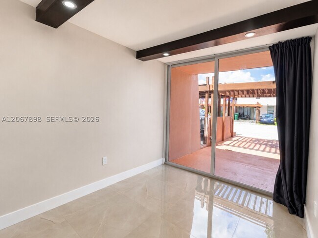 Building Photo - 14124 Kendale Lakes Cir