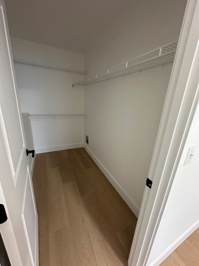 Building Photo - Available in MARCH.  Spacious Single Family - Remodeled- Home with big yard in great location