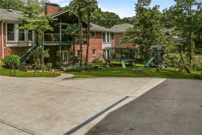 Building Photo - 5647 Queensborough Dr