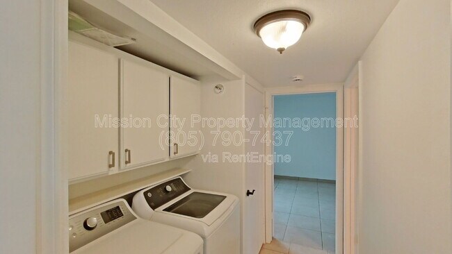 Building Photo - 432 Via Rosa