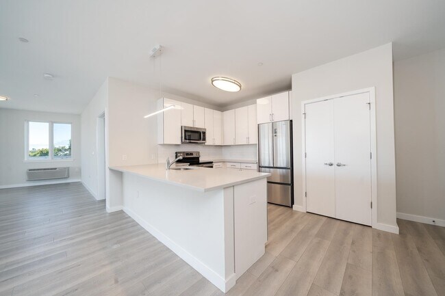 Primary Photo - 16 Bennett St