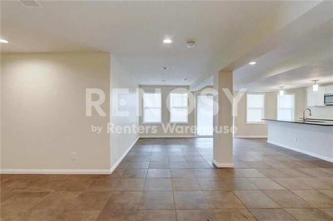 Building Photo - 4 Bedroom/ 3 Bath Home Near KU MED