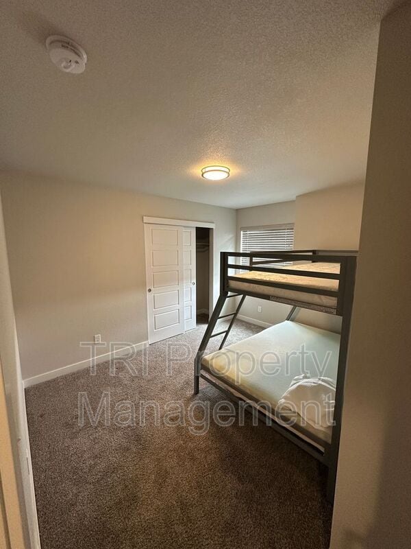 Building Photo - 218 E Chestnut St