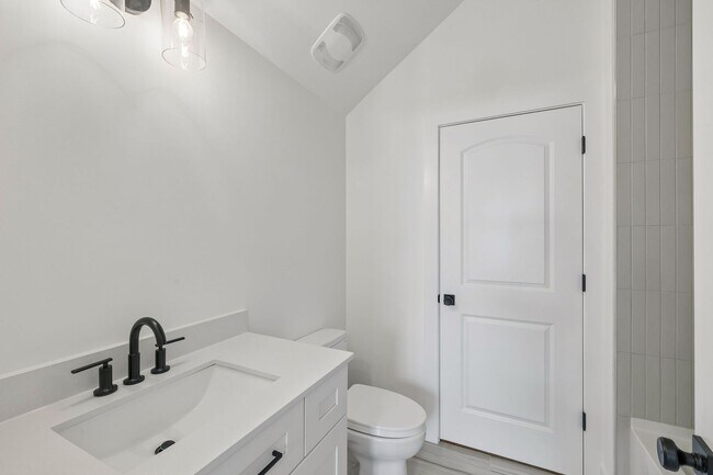 Building Photo - Fabulous 1 bedroom East Nashville New Construction