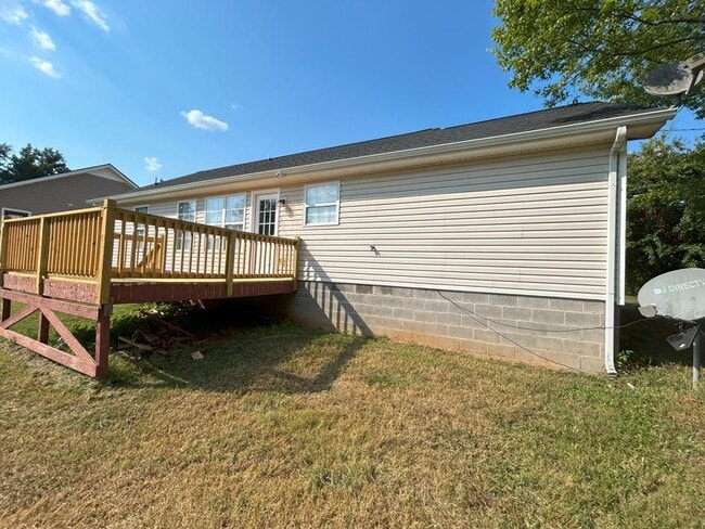Building Photo - 402 Faulkner Dr