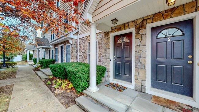 Building Photo - Spacious 2-Bedroom Townhouse with Loft – P...