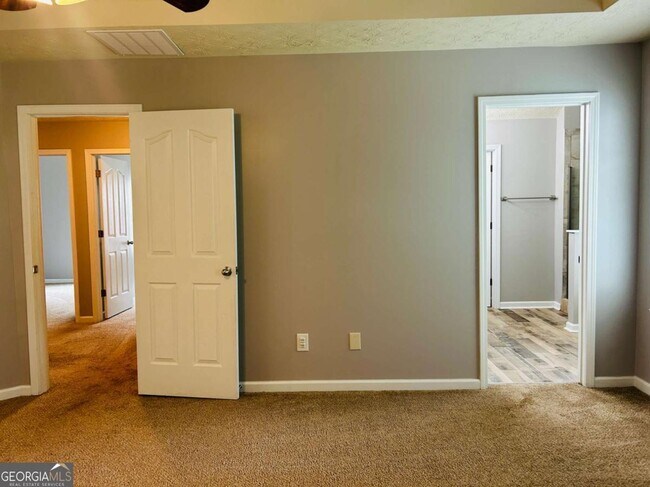 Building Photo - 5 Stony Oak Dr