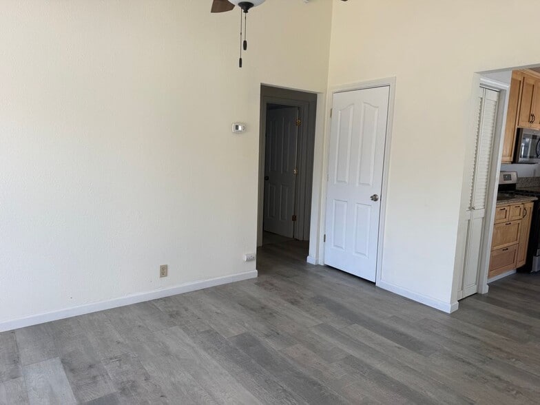 Building Photo - 879 Baywood Way