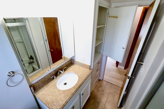 Building Photo - 2076 Congo St