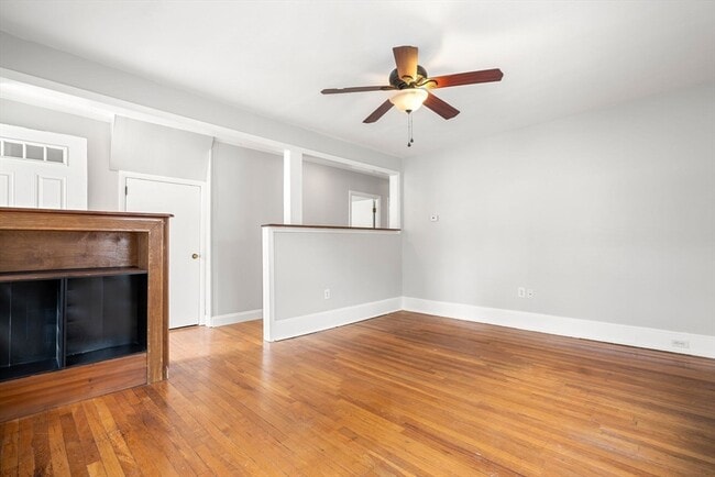 Building Photo - 9-11 Cross St