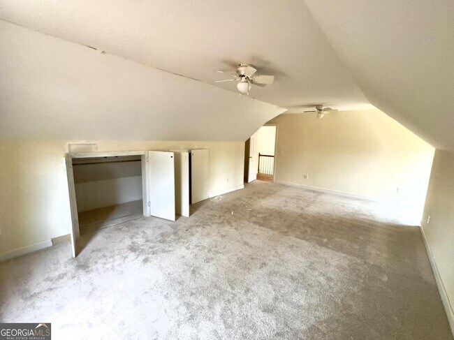 Building Photo - 219 Deerhill Dr