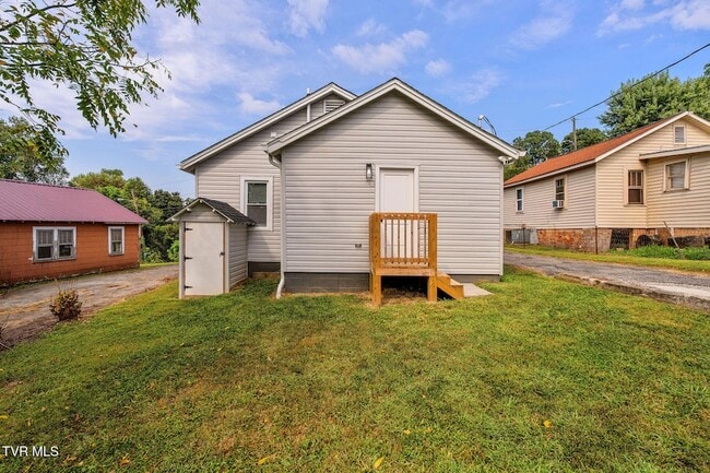 Building Photo - 1465 Highpoint Ave