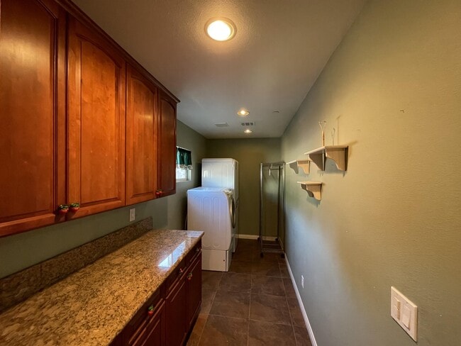 Building Photo - 12641 Dolan Ave
