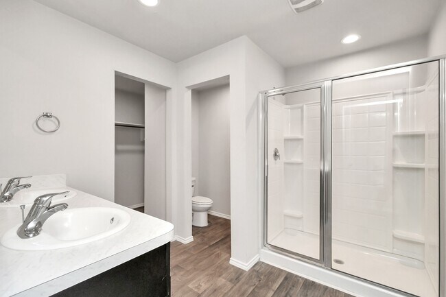 Building Photo - 9847 Laurel Lake Dr