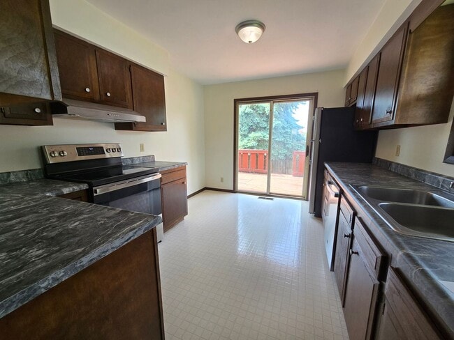 Building Photo - Cute 2-bedroom duplex in Normal!