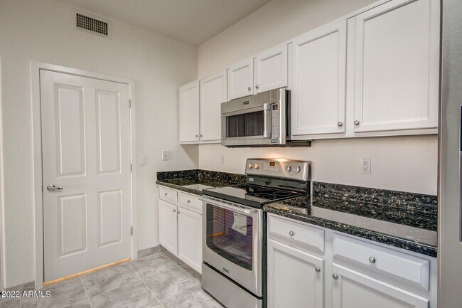 Building Photo - 11260 N 92nd St