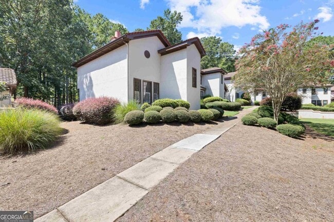 Building Photo - 1410 Club Dr