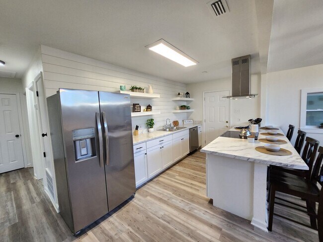 Building Photo - MOVE IN SPECIAL: HALF OFF first full month of rent!!!