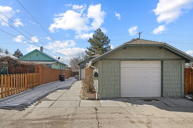 Building Photo - Charming Bungalow Available Now!