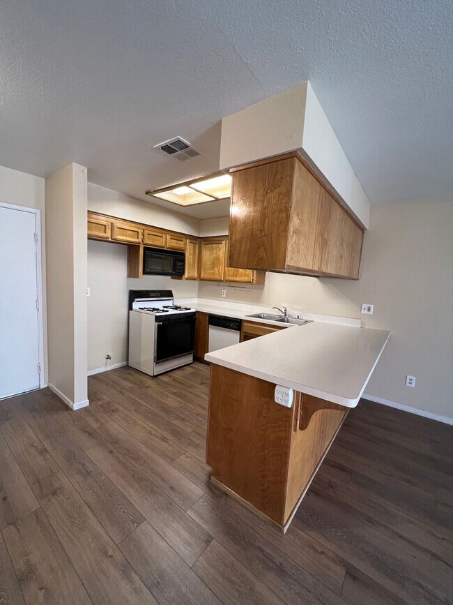 Building Photo - 8609 Lyn River Ct