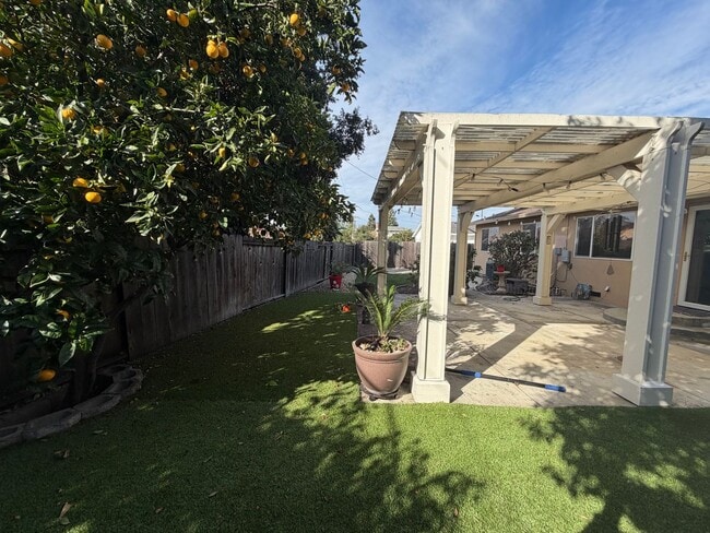 Building Photo - Beautiful Fremont Home for Rent – Prime Location