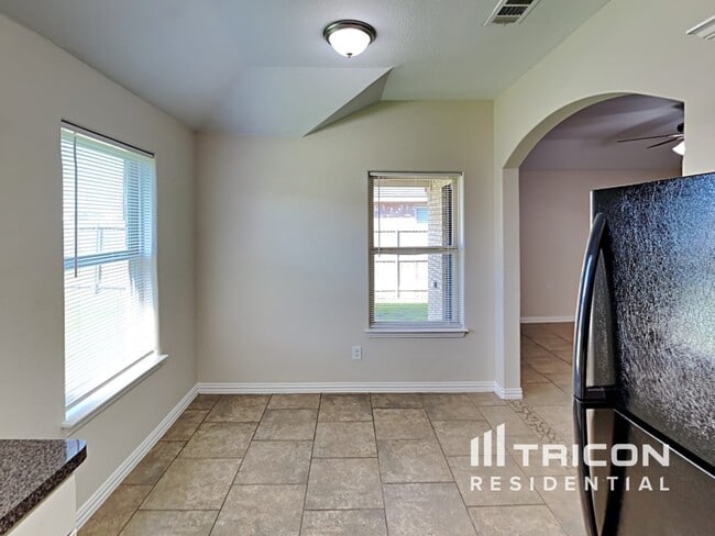 Building Photo - 705 Barkridge Trail