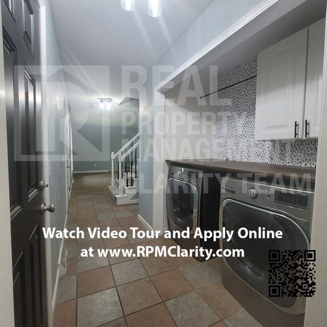 Building Photo - On-Time Payment Incentive for Beautiful Sw...