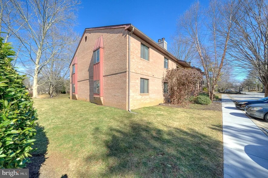 Building Photo - 61 Le Forge Ct
