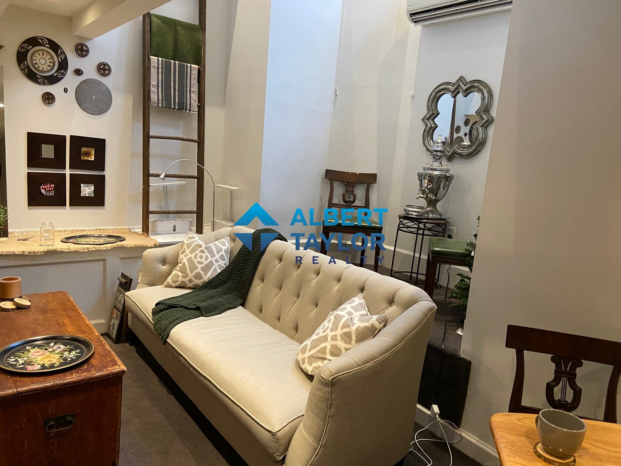 Building Photo - 117 Beacon St