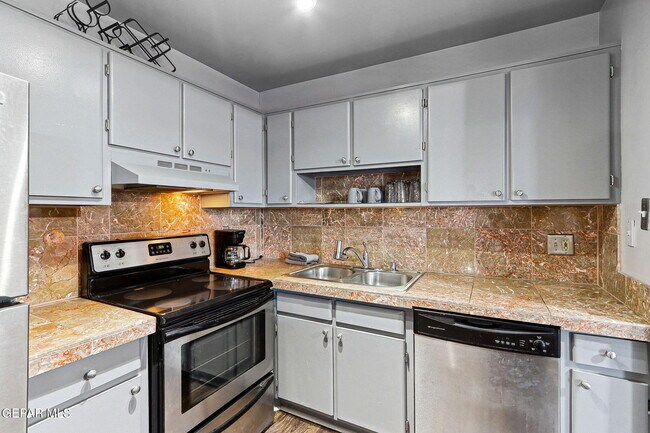 Building Photo - 4800 N Stanton St