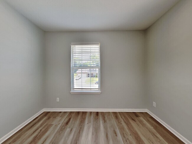 Building Photo - Charming 4-Bed, 2-Bath Home in Kansas City with Garage