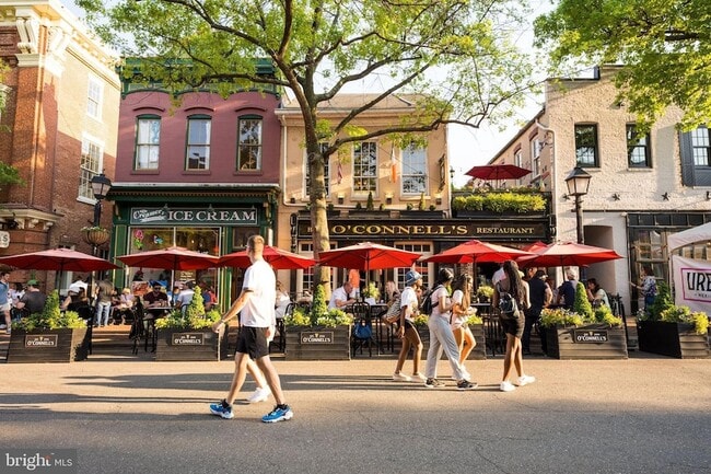 Building Photo - 6618 Boulevard View