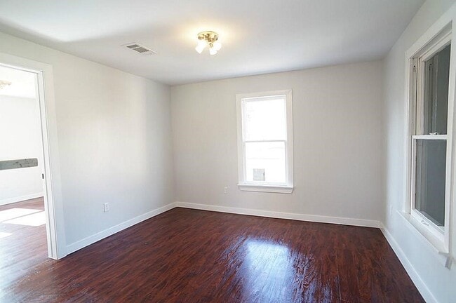 Building Photo - 4302 Siegel St