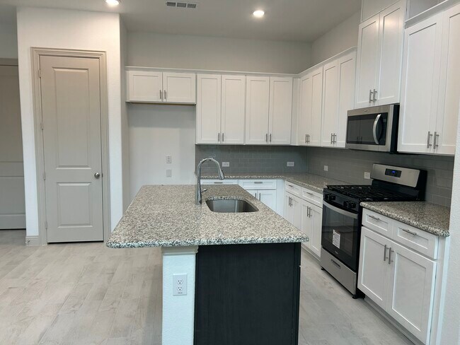 Building Photo - 4165 Shavano Dr