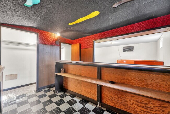 Building Photo - $2,595, 3-bed, 2-bath located in Denver.