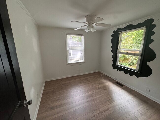 Building Photo - 604 Elmira Ave