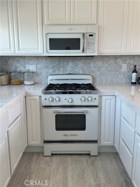 Building Photo - 577 Ramona Ave