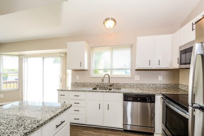 Building Photo - 14368 Jamestown Bay Dr