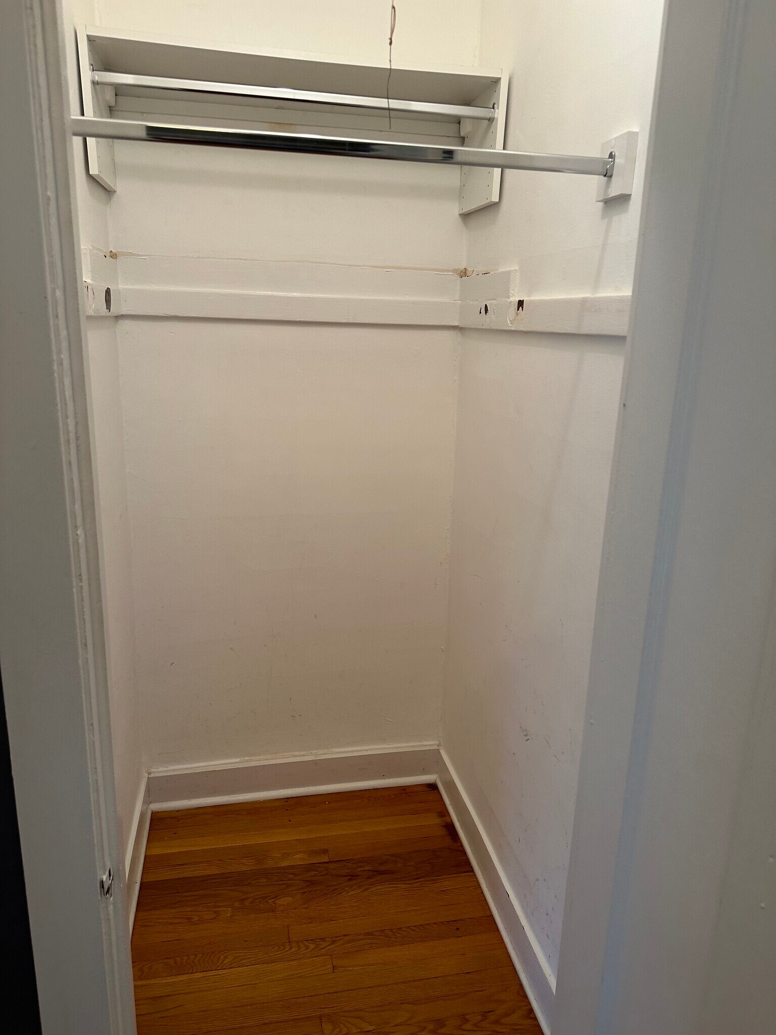 Foyer Large Closet - 2733 W Ainslie St