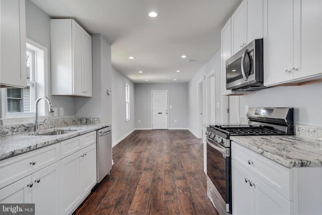 Building Photo - 3312 D St SE