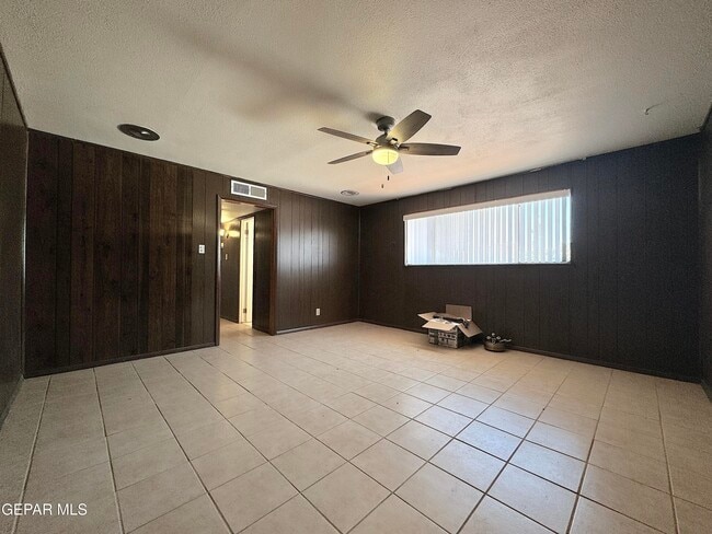 Building Photo - 5801 Beaumont Pl