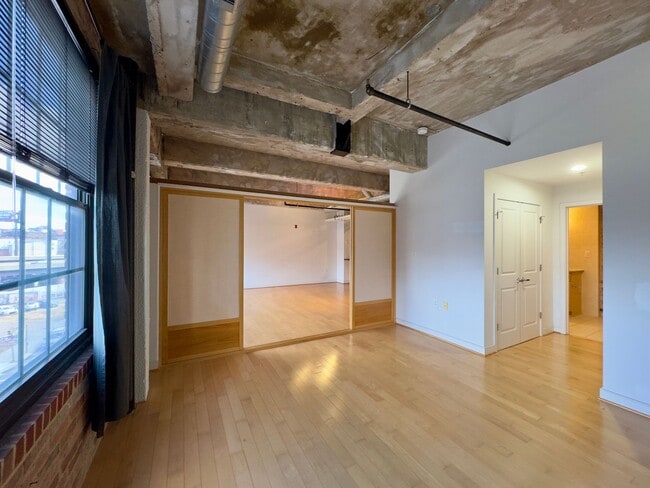 Building Photo - Stunning Industrial-Contemporary One Bedroom Condo- Parking included!