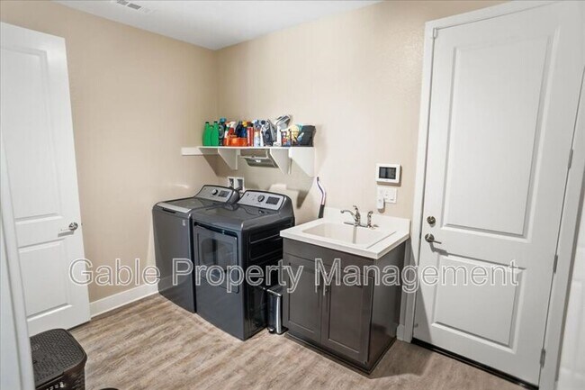 Building Photo - 25102 Aspen Falls Dr