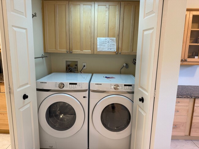 Building Photo - Lake Arrowhead 2 bedroom / 2 bath Condo