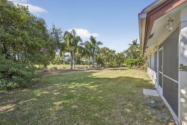 Building Photo - 1940 S Club Dr