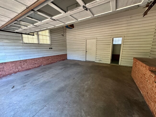 Building Photo - Beautiful 3 Bedroom in Myers Park!!