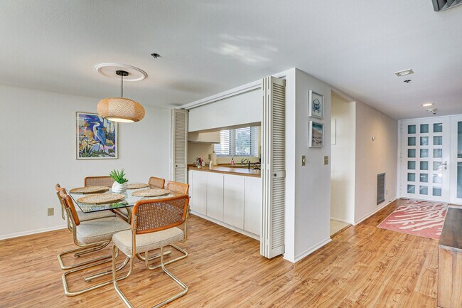 Building Photo - 1109 Gulf of Mexico Dr