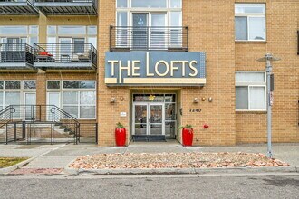 Building Photo - Immaculate, Beautifully Furnished  1-Bed 1-Bath Condo- Available Now!