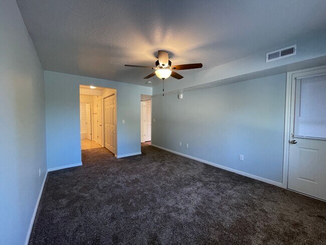 Building Photo - Remodeled 2 Bedroom 2 Bathroom Condo Near BYU