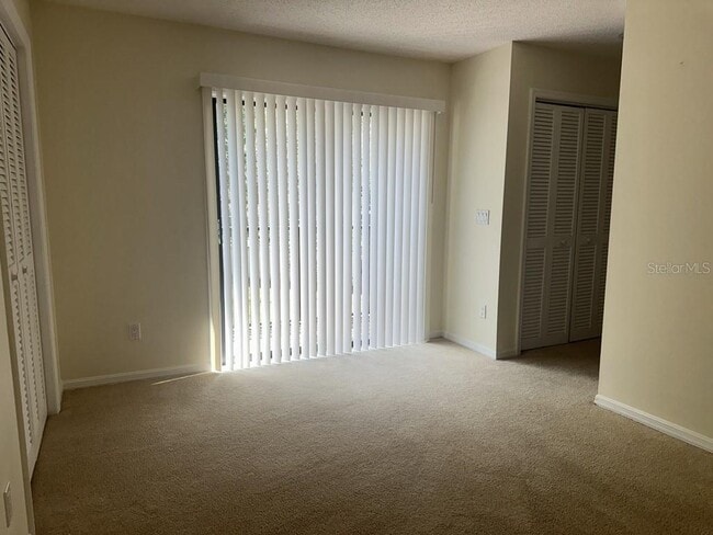 Building Photo - 15206 W Pond Woods Dr